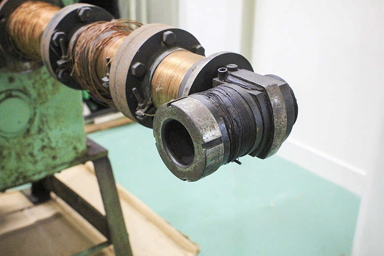 image_first-extrusion-molding-machine